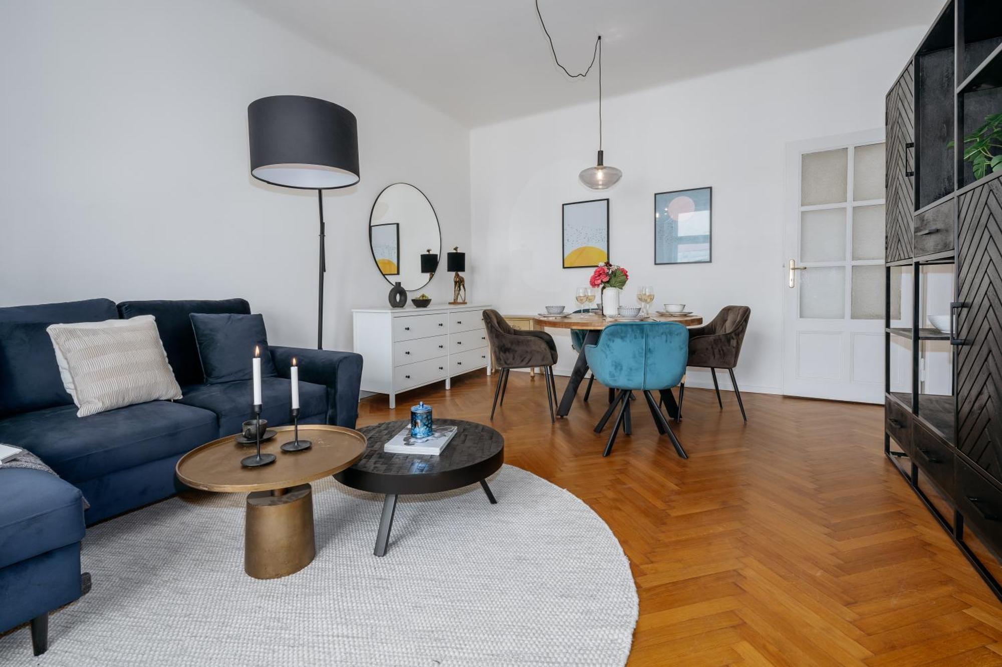 Days - 1bdr - Workspace - Near Castle Praga