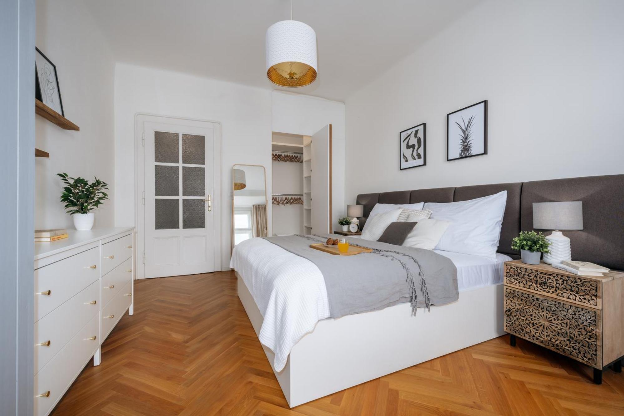Appartamento Days - 1bdr - Workspace - Near Castle Praga